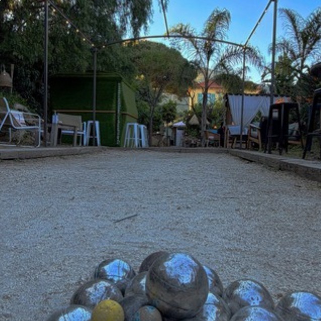 Boules de pétanque sur le terrain du Lavoir
